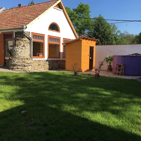 Sadhana Yoga Retreat Centre Vindornyalak